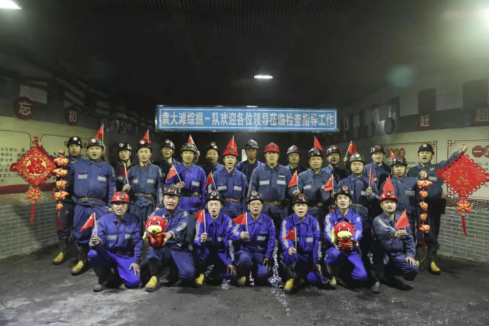 1613466777965464.jpeg 全家福.jpg