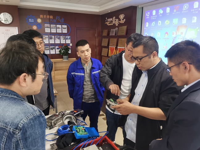 1655900096508153.jpeg É豸³§¼ÒÏÖ³¡ÊÚ¿Î ËïÀÚÉã.jpg