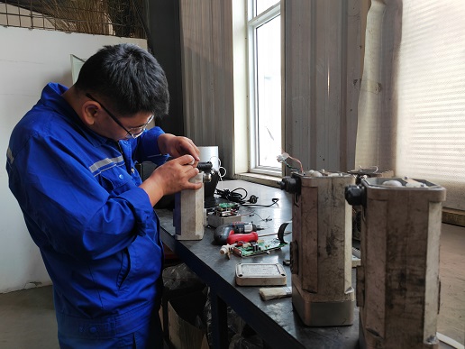 1664329537789708.jpeg 监测监控守护工维建败坏设备 孙磊 摄.jpg