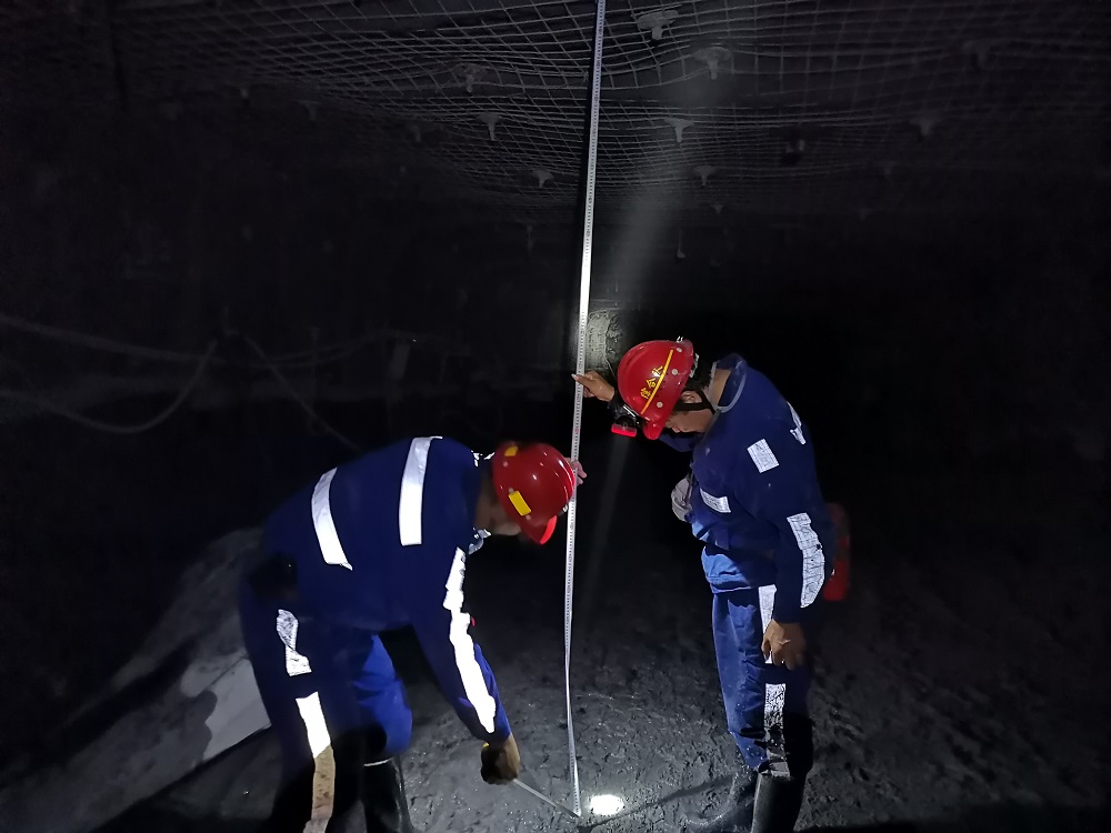 ���¹����ֳ�  ��־������.jpg