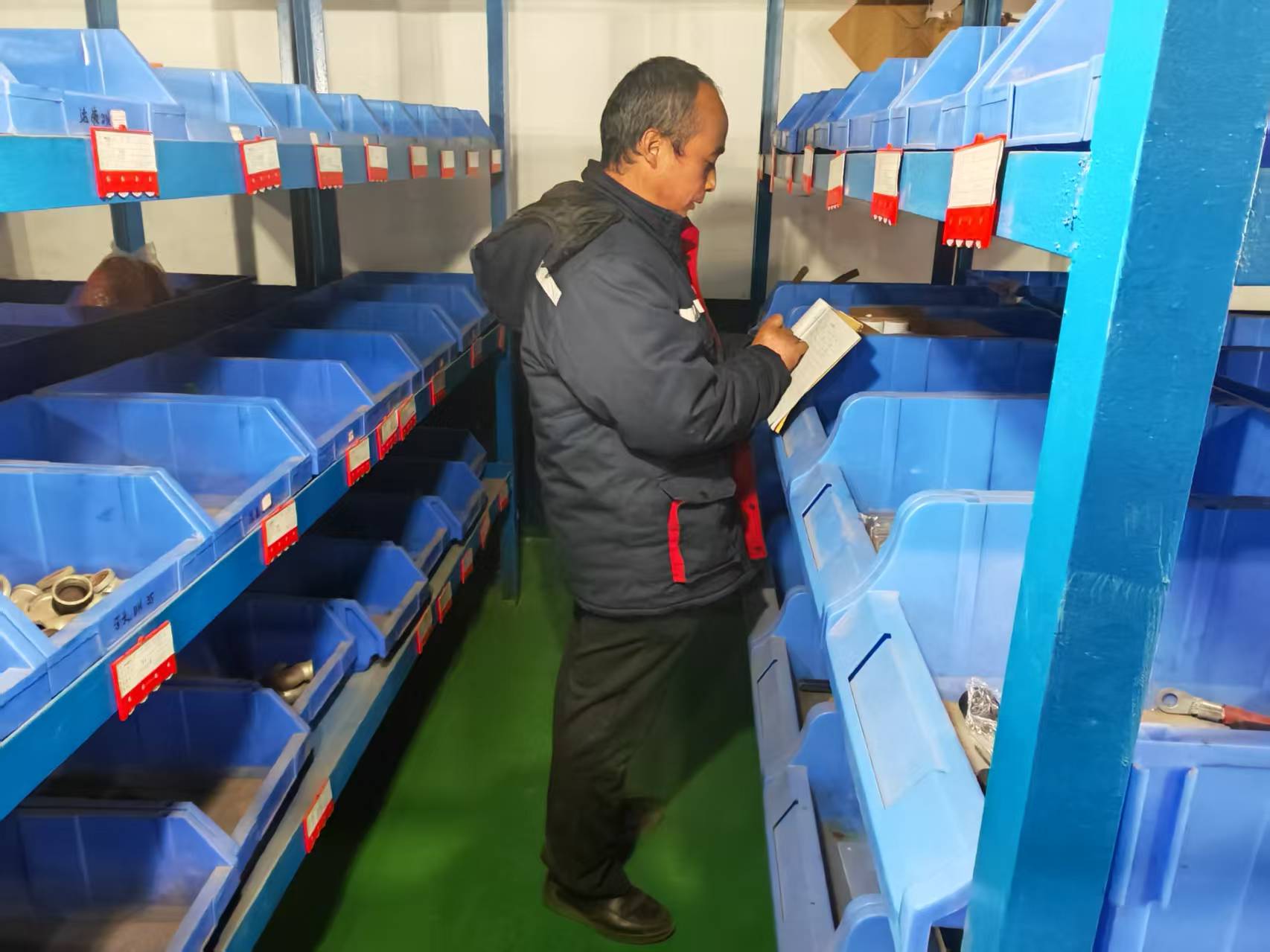 1736931606272675.jpeg 图二:资料员查对库存.jpg